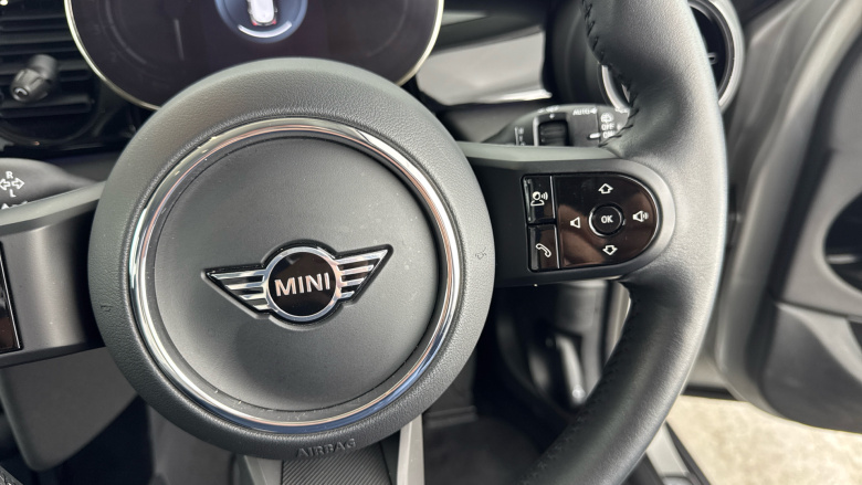 MINI Hatchback 1.5 Cooper Classic Premium 5dr Auto Petrol Hatchback